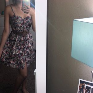 Button down flower dress with belt!